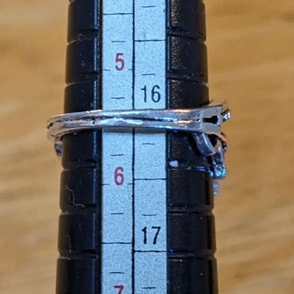 New Vintage Jewelry Geometric Irregular Hollow Ring, T1B7C, T5 - Picture 3 of 3